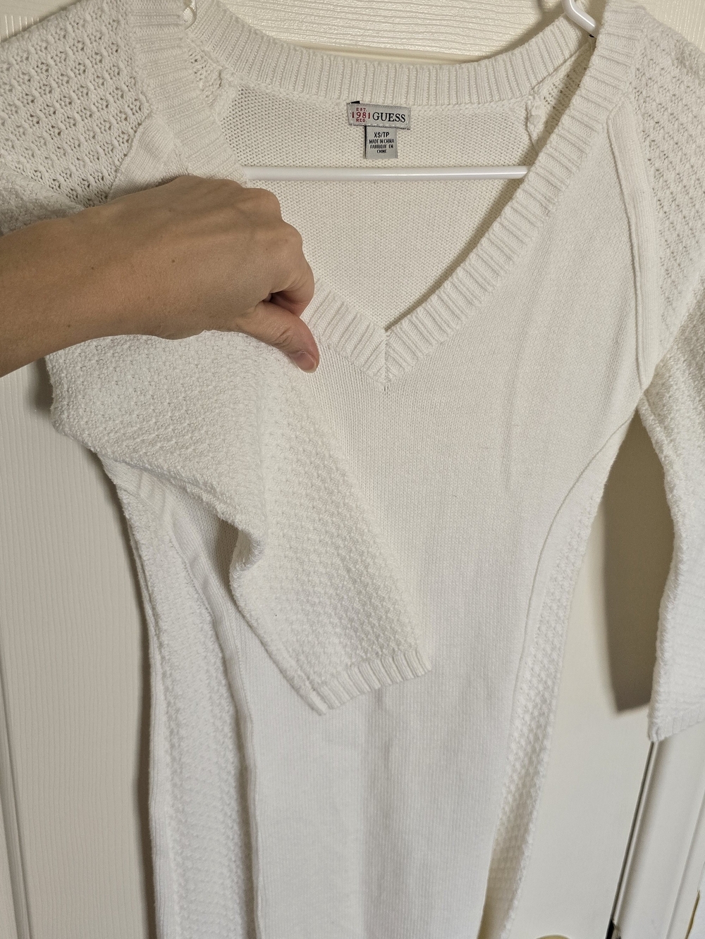 GUESS White V-Neck Textured Knit Sweater